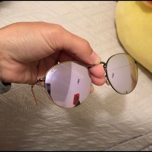Mirrored round sunglasses